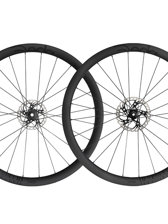 Deda Allroad Carbon, equilibrio e leggerezza