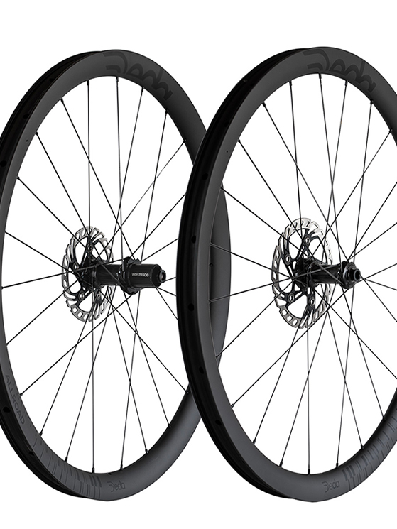 Deda Allroad Carbon, equilibrio e leggerezza