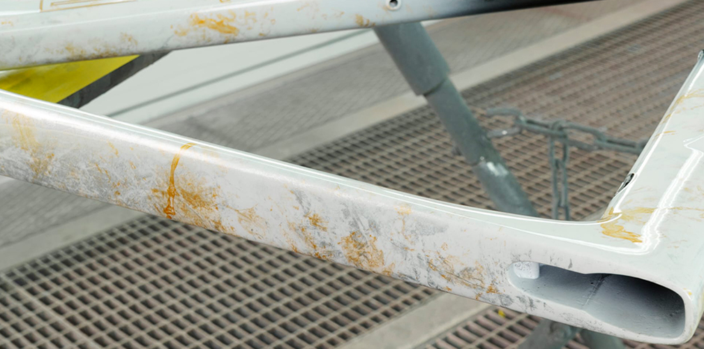 Ogni bicicletta è unica: impossibile ripetere la stessa grafica in modo identico su due telai