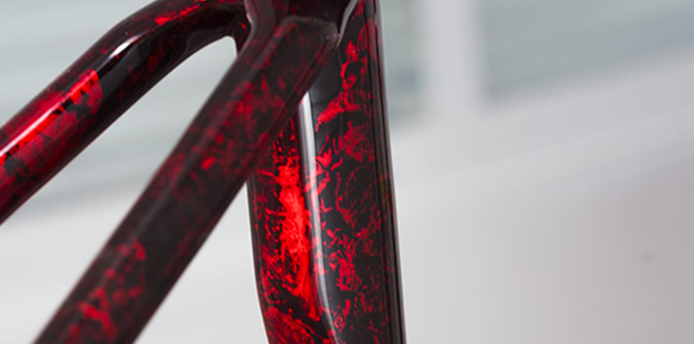 Il cliente può avere già la sua idea di colore, altrimenti attinge alle proposte di Costamagna