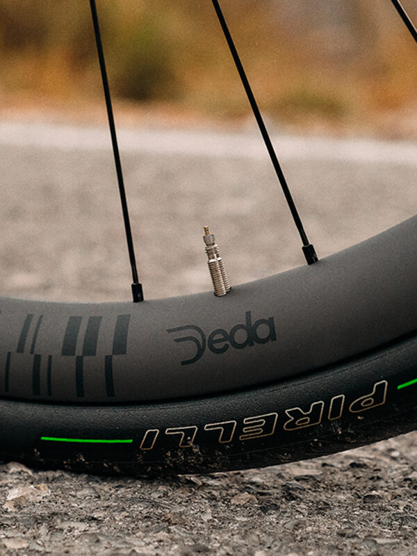 Deda Allroad Carbon, equilibrio e leggerezza