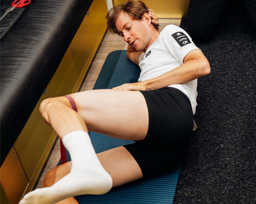 Esercizi con elastici, UAE Team Emirates, articolo con Michele Del Gallo (foto UAE Emirates/Fizza)