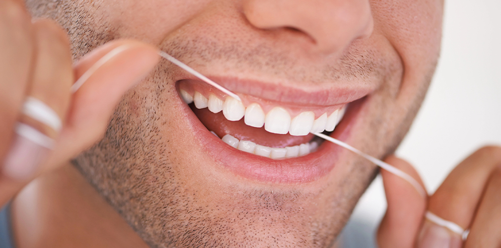 Il consumo di integratori e gel a base di zucchero rende necessario curare con attenzione l'igiene dentale (depositphotos.com)