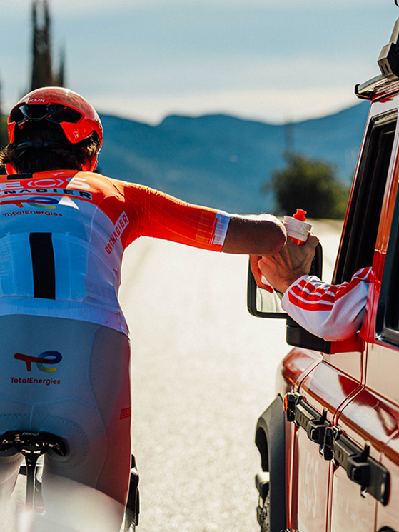 Quando lo sforzo non è massimale, il quantitativo di carboidrati va adeguato all'impegno (foto Ineos Grenadiers)