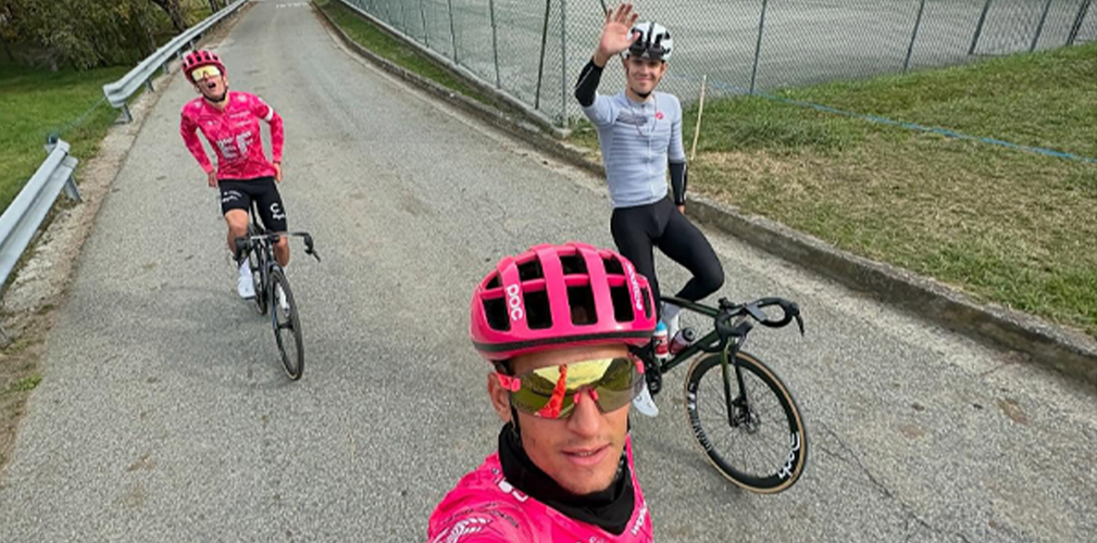 Filippo Agostinacchio con alle spalle il fratello Mattia