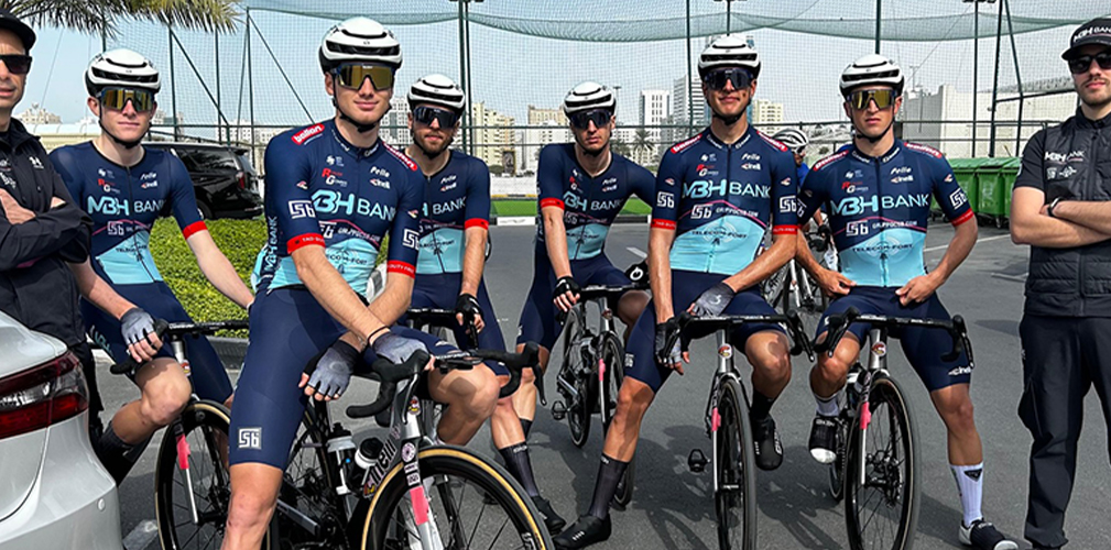 La MBH Bank-CSB allo Sharjah Tour ha corso con Persico, Bagatin, Budzinski, Ambrosini, Nespoli e Peak. In ammiraglia c'è Zamparella