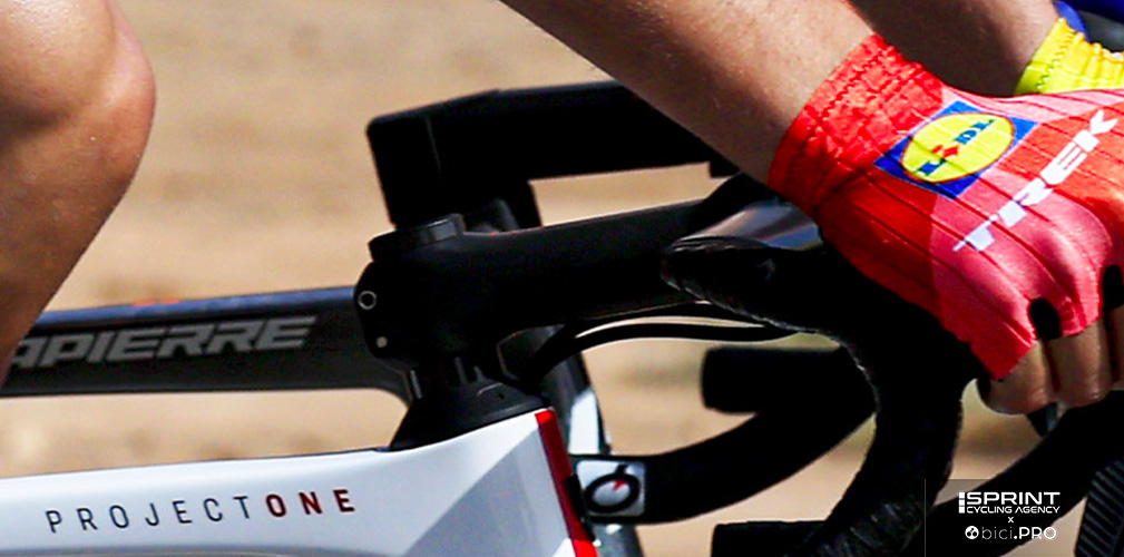 Non è passato inosservato che Milan abbia usato un manubrio non integrato, in attesa che arrivi quello definitivo