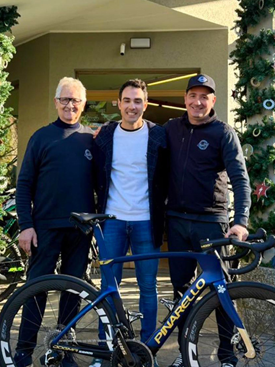 Moschetti si è fatto montare il nuovo attacco nell'officina di Marino Fusar Poli e suo figlio