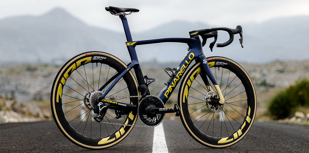 C'è grande differenza fra la Dogma di Moschetti per il 2026 e la Scott Foil degli ultimi tre anni