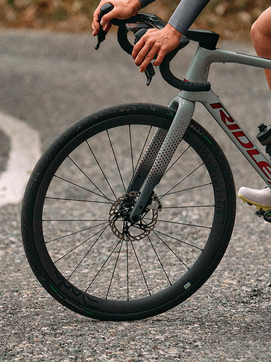 Deda Allroad Carbon, equilibrio e leggerezza