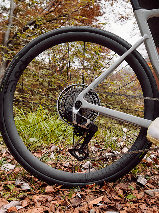 Deda Allroad Carbon, equilibrio e leggerezza