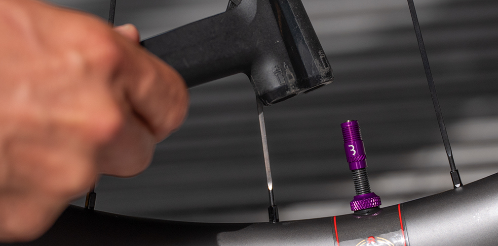 Il corpo della valvola CoreCap, più largo della Presta, la rende adatta ad ogni tipo di pompa in commercio