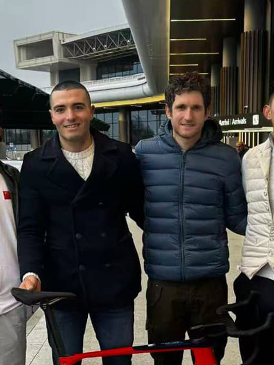 Cataldo e Tagliani nel giorno della firma per il Chermin Cycling Team, nuova squadra Continental