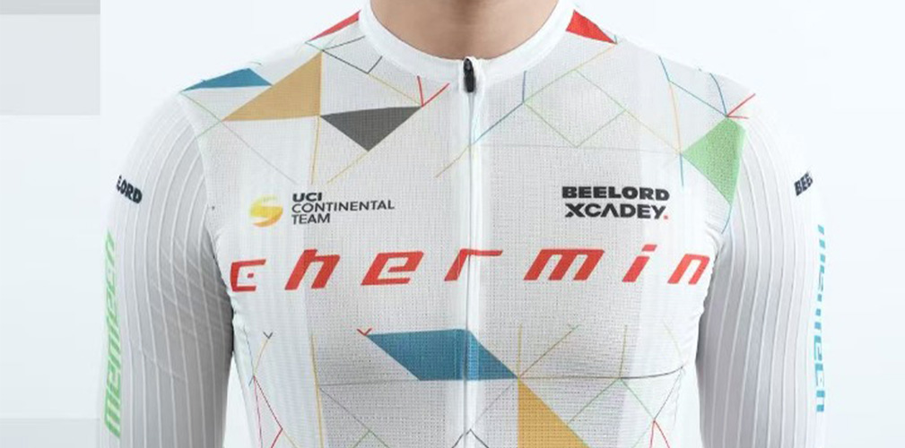 La maglia della nuova squadra cinese che accoglie Tagliani e Cataldo, all'esordio domani