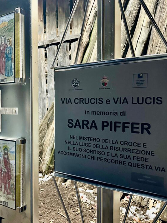 Nelle quattordici stazioni, tutte illuminate autonomamente, ci sono anche i disegni fatti da giovane da Sara (foto sarapiffer.com)