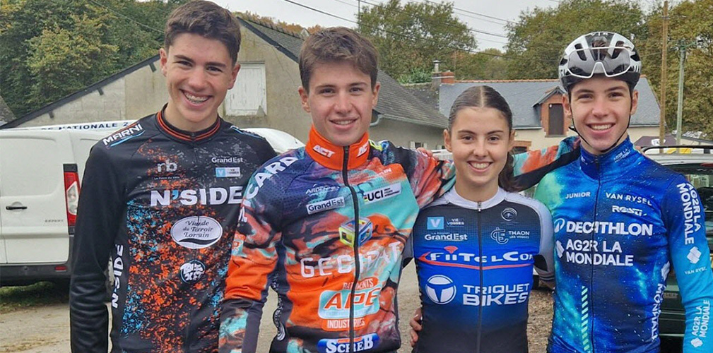 Da sinistra Batiste, Louis, Anaelle e Aubin, ognuno con la divisa del proprio club. Una famiglia di ciclisti promettenti