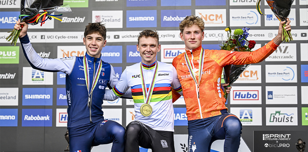 Il podio del mondiale vinto dal belga Dockx, un argento dal retrogusto amaro per Sparfel