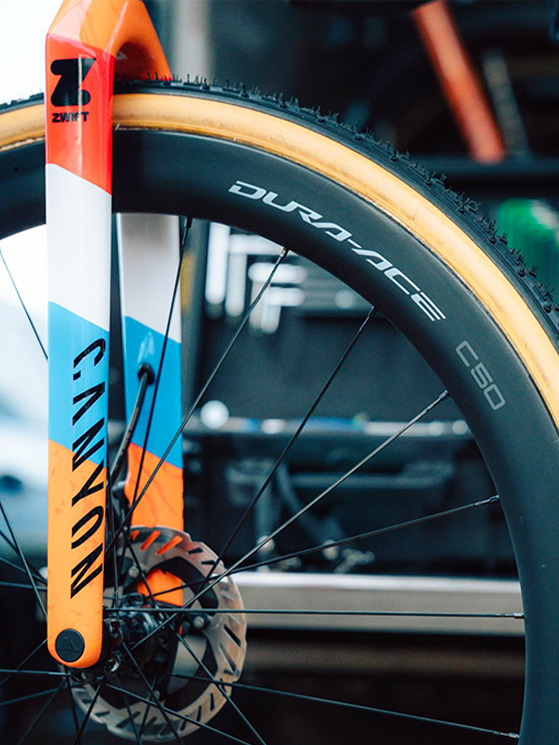 La Canyon di Mathieu è montata interamente Shimano, dai dischi da 140 alle ruote C50 (immagine Alpecin-Premier Tech)