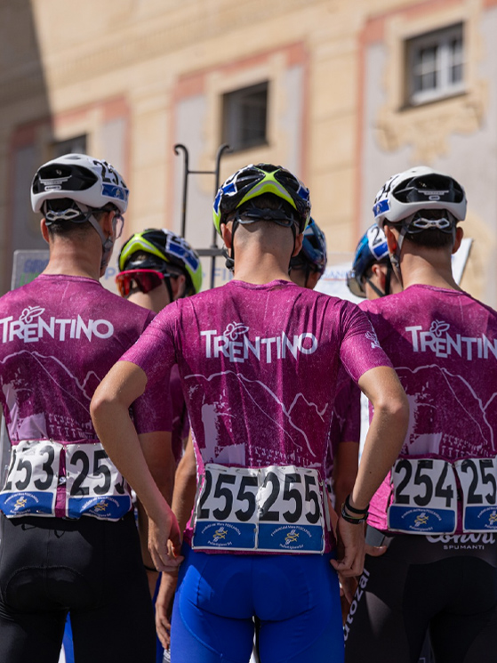 Edizione 2025, nel Trentino a corso anche Magagnotti (numero 253), vincitore di una tappa (foto Giro della Lunigiana)