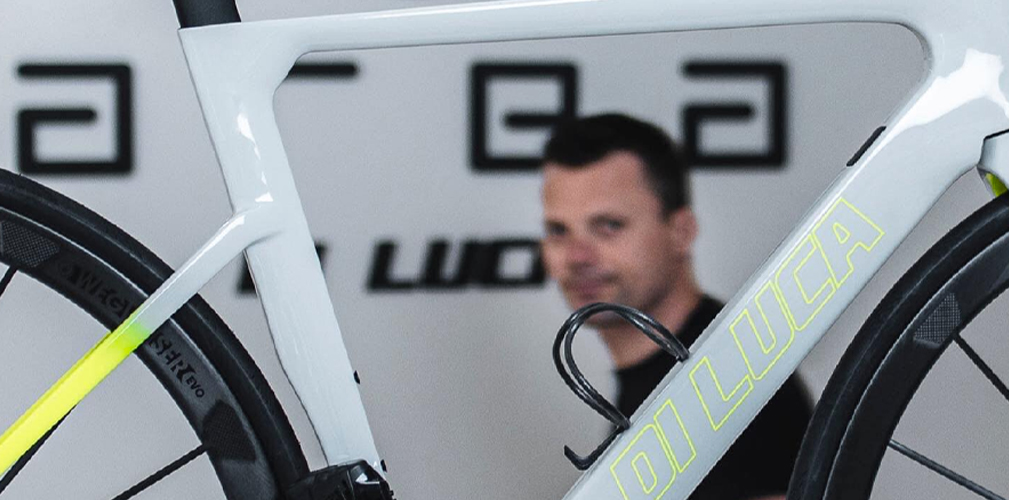 Oggi Danilo Di Luca, classe 1976, realizza e vende bici. Il suo negozio si trova a Pescara