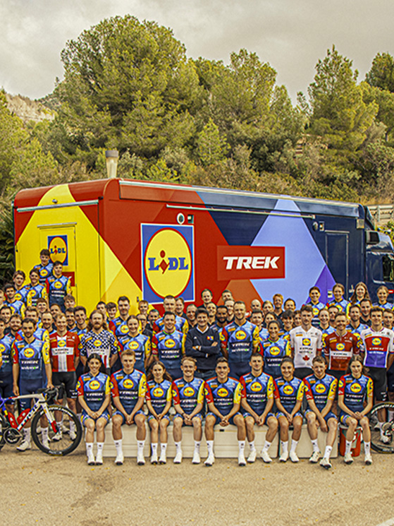 I corridori sono 30 della WorldTour maschile, 19 delle donne e 15 del devo team