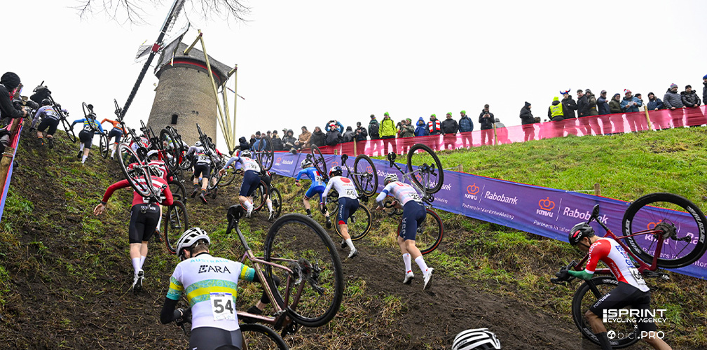 I mondiali di Hulst si sono svolti in un parco, in cui sono stati ricavati ostacoli e passaggi complessi