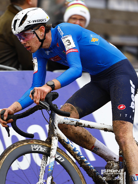 Dopo la metà del primo giro, Grigolini si è ritrovato da solo al comando, fino al momento dell'errore