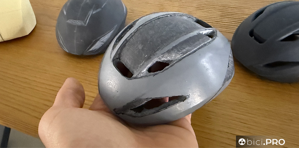 Le miniature stanno in una mano, ma riproducono appieno le prerogative del casco