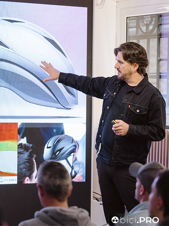 Ash Lewin è il designer che ha realizzato il casco Giro Eclipse Pro