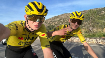 a dx: Fabio Segatta e accanto Francesco Baruzzi, Visma Lease a Bike Development, 2026 (foto Visma Lease a Bike)