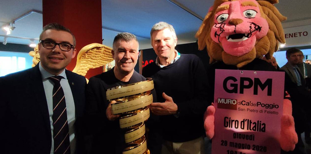 Lucas Pavanetto vicepresidente della regione veneto, Alberto Stocco patron del MURO, Paolo Bellino, CEO di RCS Sport & Events e la mscotte del MURO Poggy