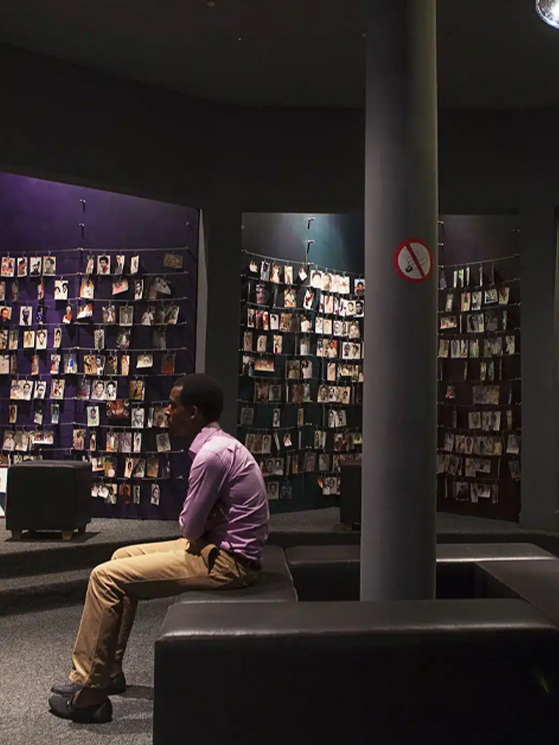 Il genocidio del Rwanda provocò oltre un milione di morti da aprile a luglio del 1994 (immagine Kigali Genocide Memorial)