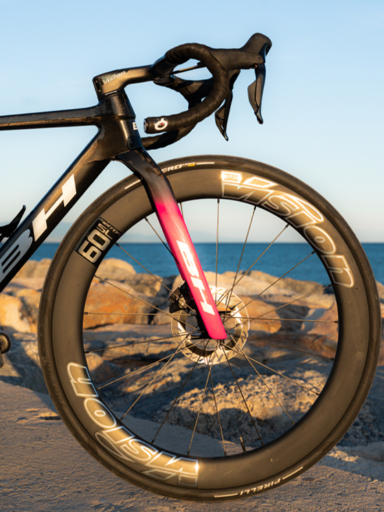 BH Ultralight, manubrio Vision, ruote Vision Metro SL60 nastro Prologo