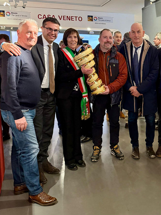 Ivan Piol,Roberto Padrin (pres pr belluno) , Viviana Fusaro sindaco di feltre, Alessio Cremonese CEO di Sportful, a dx Lucas Pavanetto vice pres Veneto