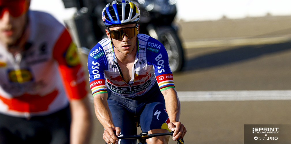 Secondo Malori non è credibile che l'Evenepoel vincente della settimana prima abbia ceduto a Jebel Hafeet perché in difficoltà