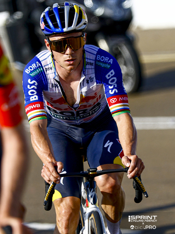 Secondo Malori non è credibile che l'Evenepoel vincente della settimana prima abbia ceduto a Jebel Hafeet perché in difficoltà