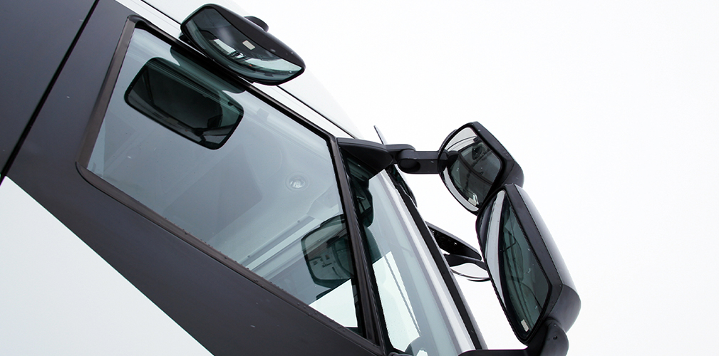 Tra le proposte della FCI c'è l'obbligo di dotazioni per guadagnare in visibilità negli angoli morti (depositphotos.com)