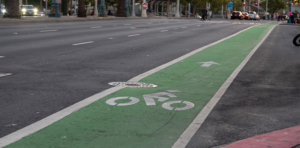 Fra le richieste della FCI in tema sicurezza, la previsione di bike lane ovunque sia possibile, purché non inferiori agli 80 cm (depositphotos.com)