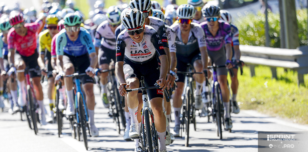 Una sola volta finora Torres ha corso con Pogacar: alla Tre Valli Varesine, che vinse. Dopo il lavoro, lo spagnolo si fermò