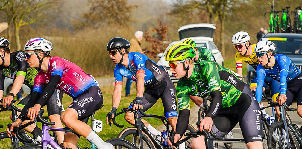 С номером 74 — венгр Адам Ревеш, один из 5 гонщиков, которых Campana Imballaggi привезла в Нидерланды