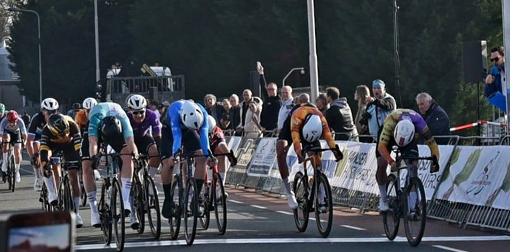 На гонке Dormenomloop Rucphen победил бельгиец Дюпон. Келли также был в основной группе, заняв 14-е место