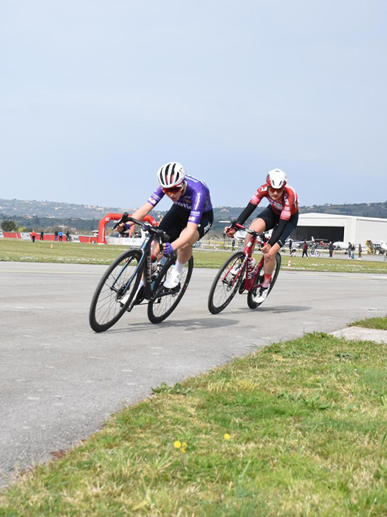 La D'Agnese insieme a Iva Colnar del Pika Team, formazione creata da Tadej Pogacar per promuovere il ciclismo femminile