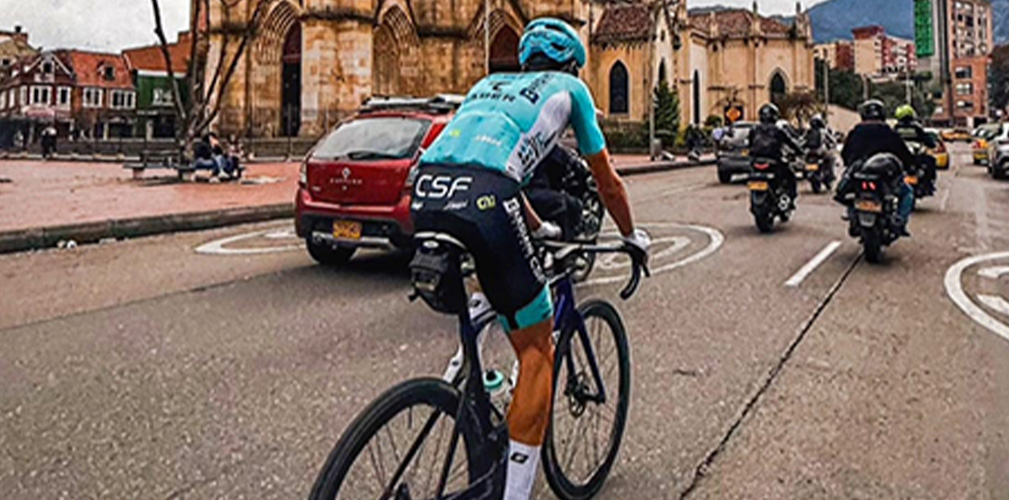 Covili ha alloggiato in un appartamento vicino a Bogotà. Oltre alla routine degli allenamenti, ha potuto visitare città e dintorni