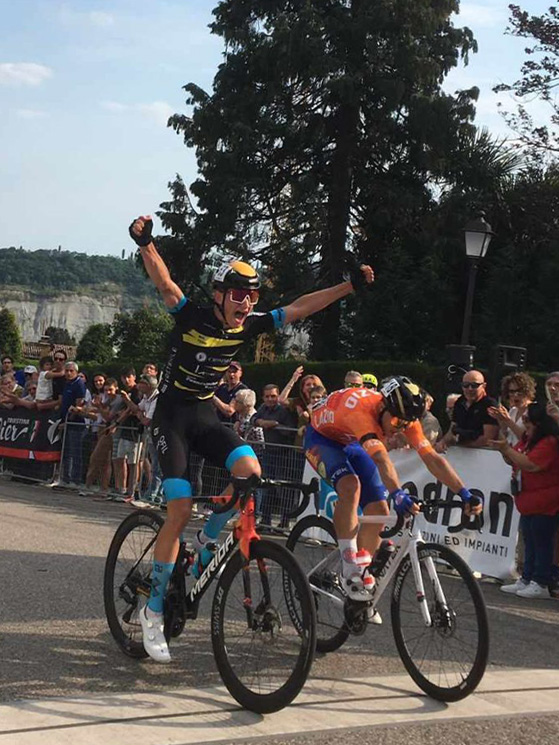 La vittoria di tappa al GP Baron 2024, battendo Consolidani ora suo compagno di team (foto Jackowiak)