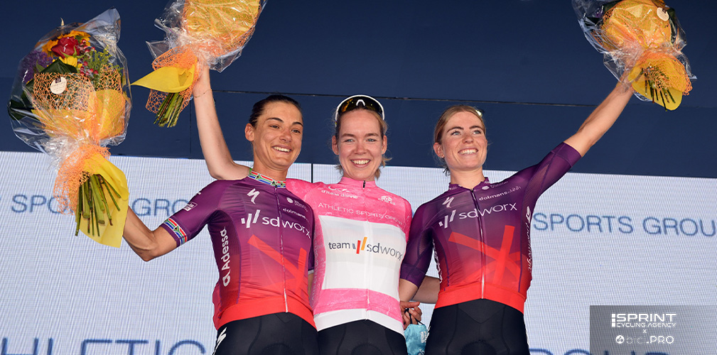 Nel 2021 l'unica partecipazione di Vollering al Giro femminile: chiuse terza dietro le compagne Van der Breggen e Moolman