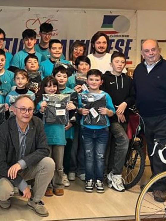 Appena rientrato dalla Colombia, Covili è stato ospite della Ciclistica Pavullese, la società in cui è cresciuto (foto facebook)