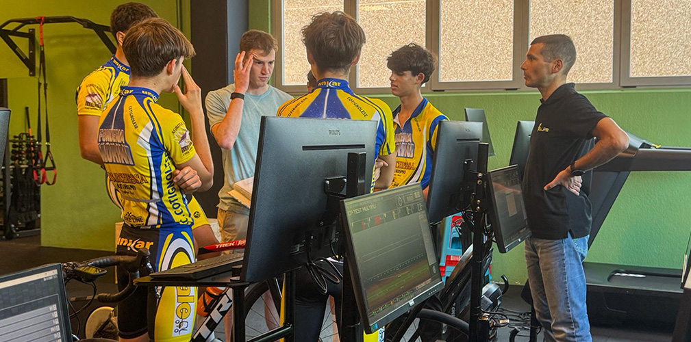 Rabaglia (a destra) gestisce a Parma il centro sportivo Alpe Training. Da tempo aveva in mente un programma per giovani ciclisti