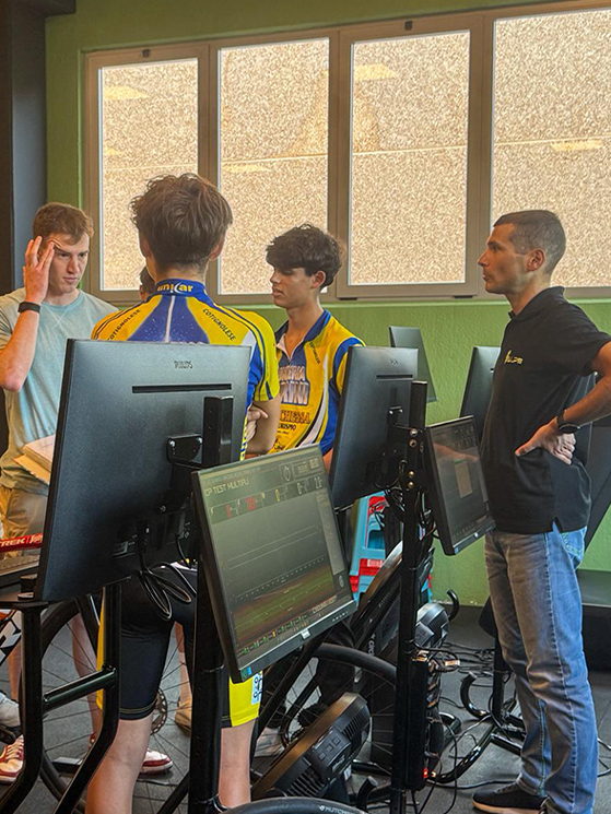 Rabaglia (a destra) gestisce a Parma il centro sportivo Alpe Training. Da tempo aveva in mente un programma per giovani ciclisti