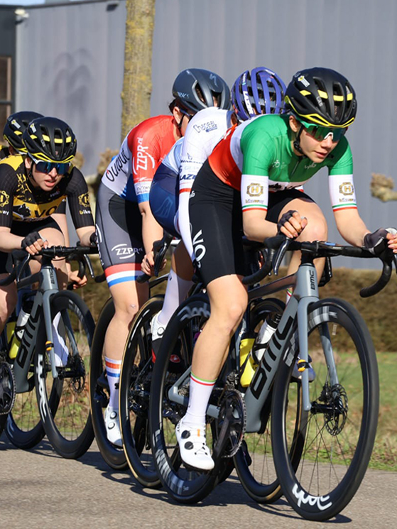 Rossignoli e compagne hanno dovuto subito confrontarsi con i ventagli, quasi assenti nelle gare italiane (foto Björn van der Schoot)