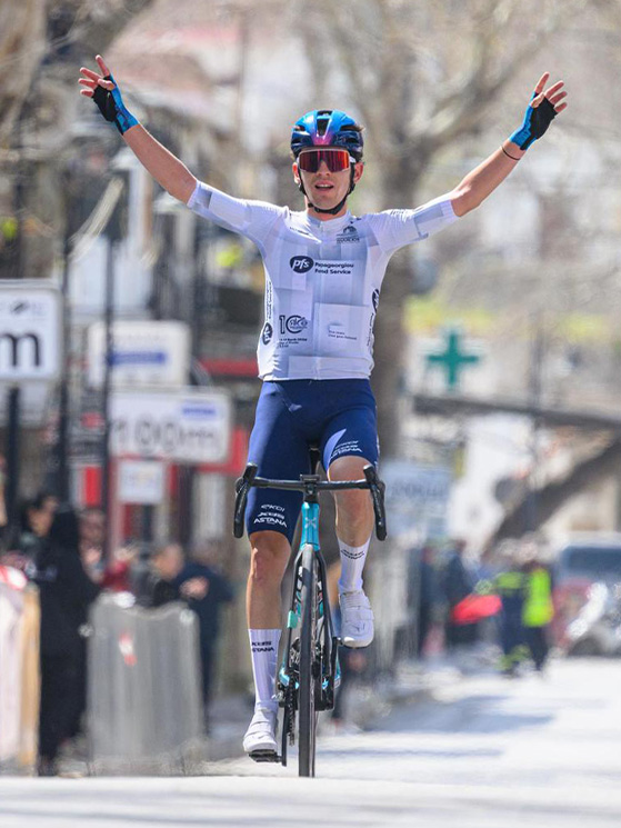 La decisiva vittoria in solitudine del corridore di Thiene nella tappa finale di Rodi